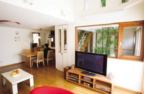 性格の違った2つの中庭(パティオ)をもつ家